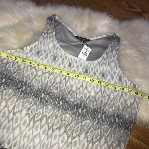 Express gray white ruffle tank top size M‎ NWT - Picture 4 of 5